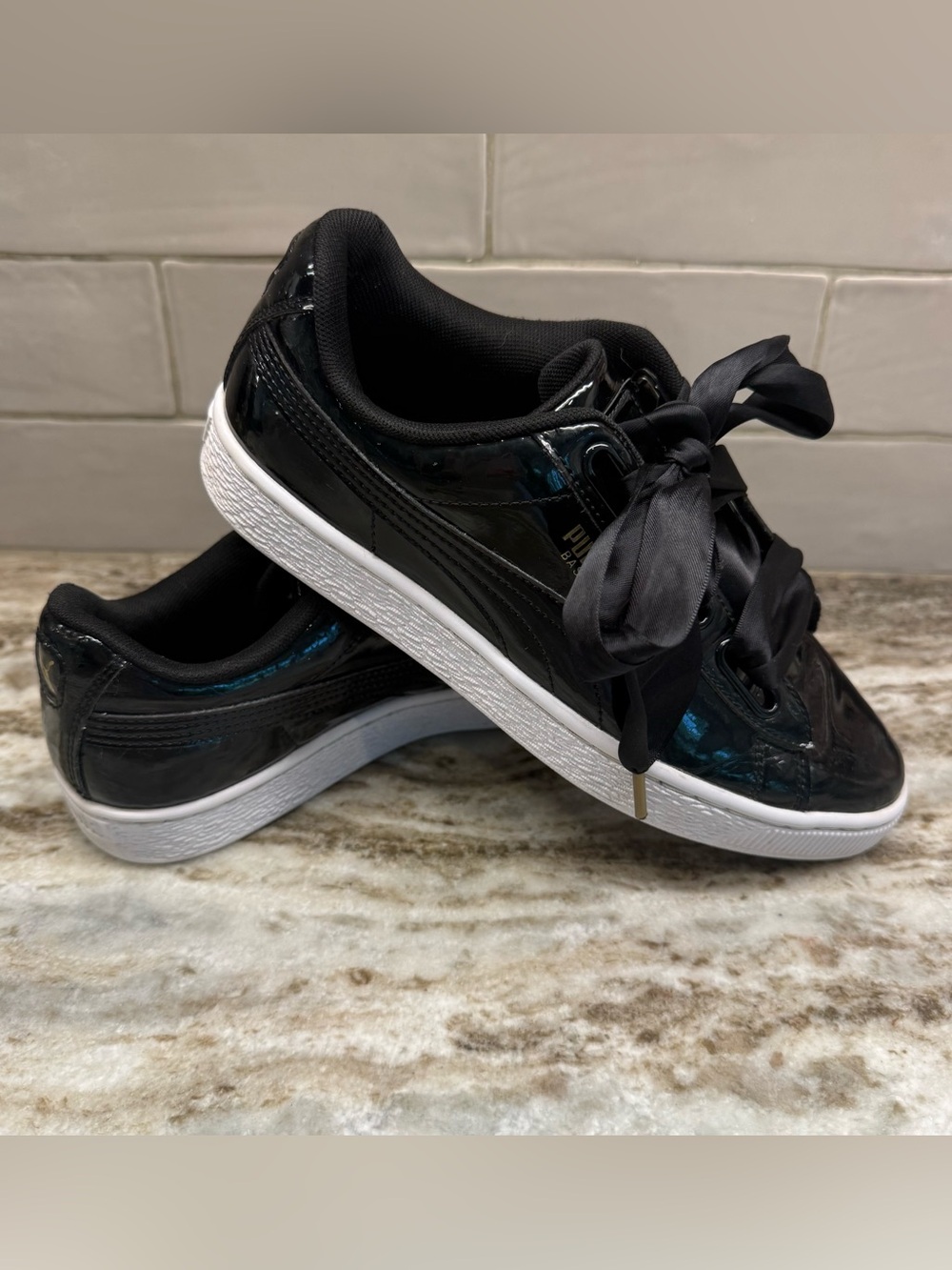 Puma Basket Heart Sneakers Shoes Womens 8.5 Patent Black Running Athletic Ribbon